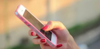 How to See My Boyfriend’s Text Messages Without His Phone