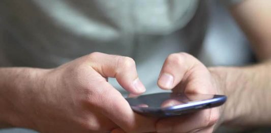 how-to-check-my-wifes-text-messages-for-free